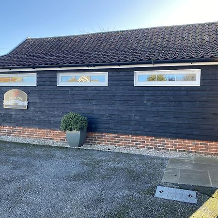 Red Lion Little Barn Apartment Ipswich Bagian luar foto