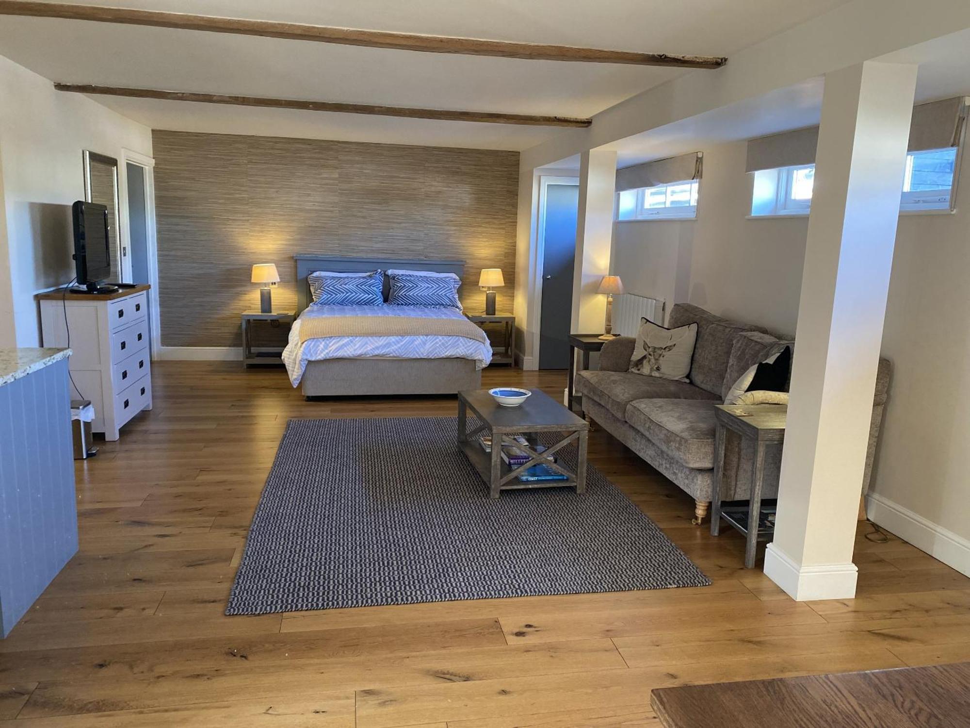 Red Lion Little Barn Apartment Ipswich Bagian luar foto